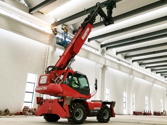 伸缩臂叉车出租助力厂房设备检修